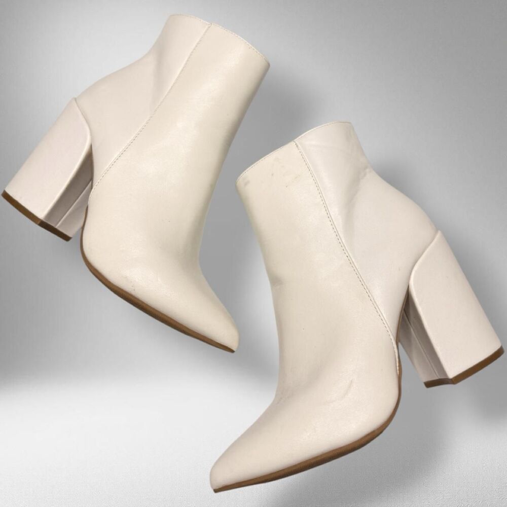 Sugar Evvie White Faux Leather Pointed Toe Ankle Booties – Size 6M